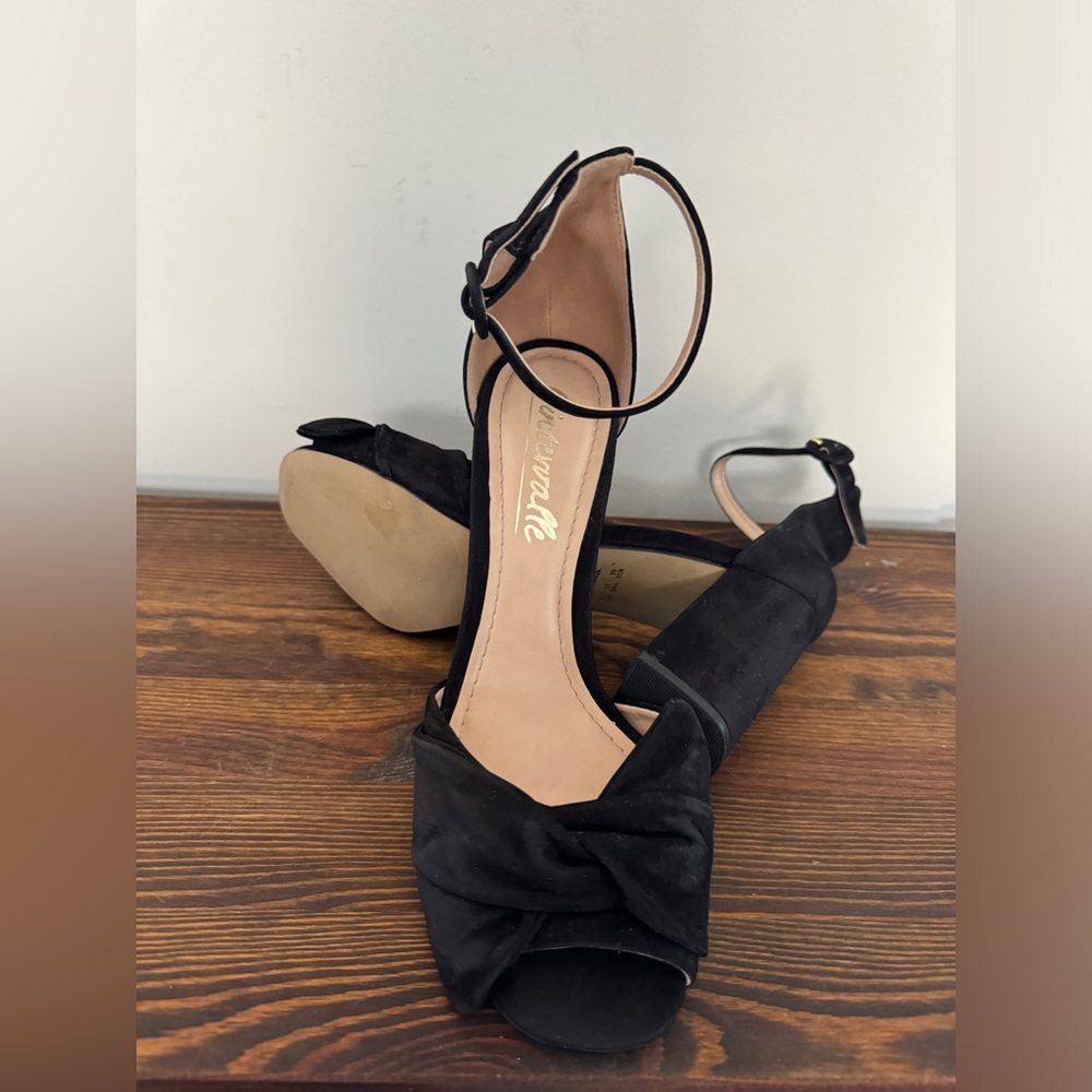 L’Intervalle suede sandal